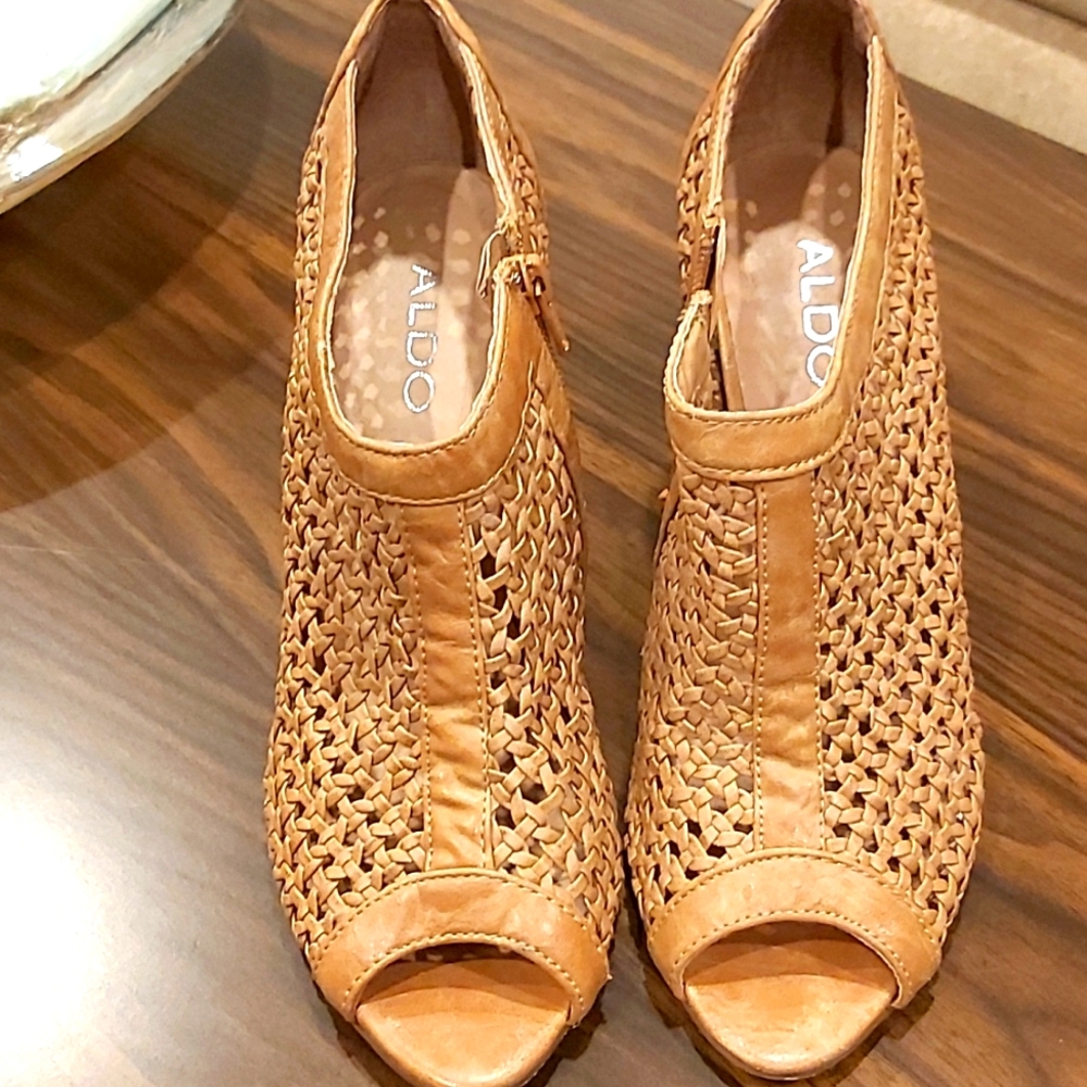 High heeled sandal from Aldo, size 8